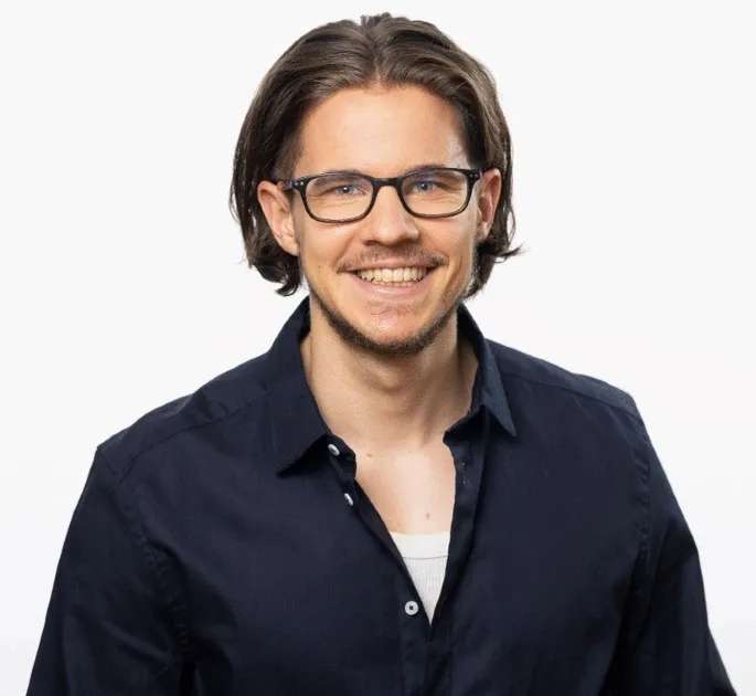 Portraitfoto des KI-Experten Samuel Tschepe