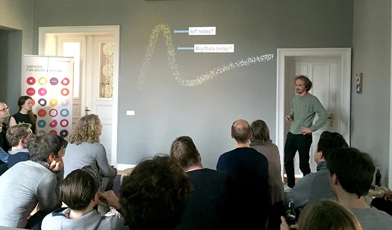 Florian Dohmann referiert vor dem iSpiration Publikum über das Thema Big Dada