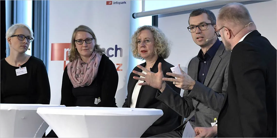 Klaus Cloppenburg beim Vortrag auf der Konferenz