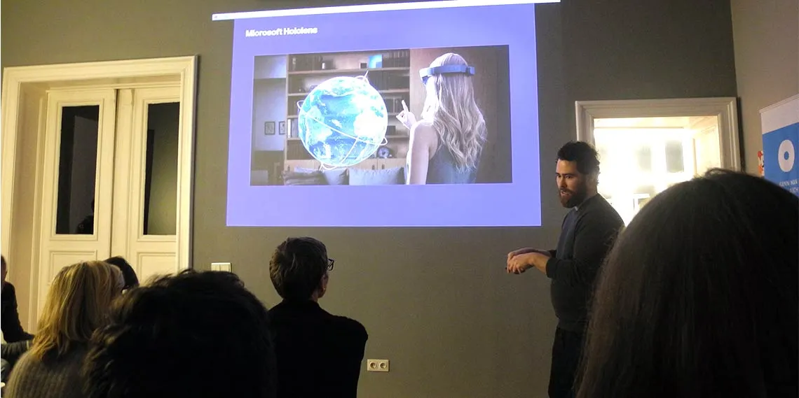 Philip Hausmeier während Virtual Reality Vortrag