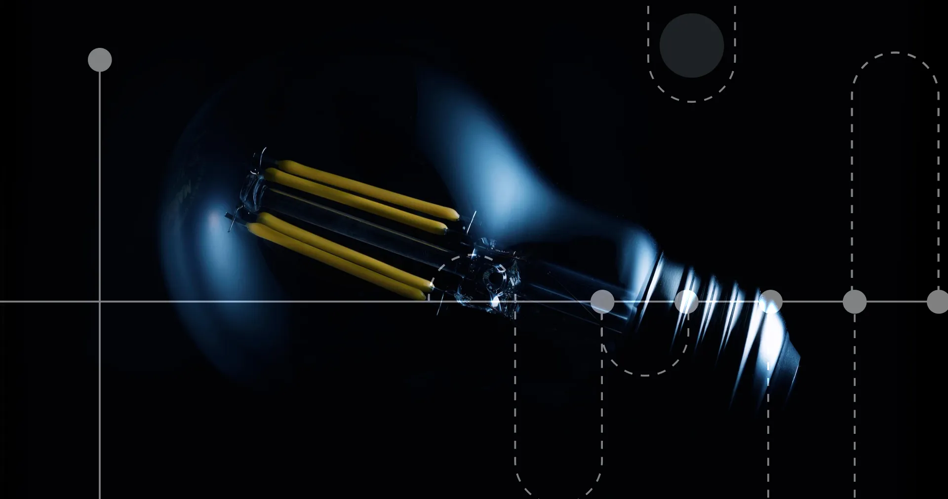 Nahaufnahme einer LED-Glühbirne mit gelben Leuchtfäden auf dunklem Hintergrund, ergänzt durch schematische Liniengrafiken.