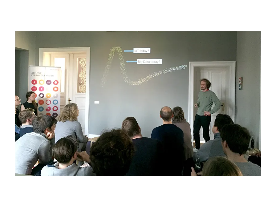 Florian Dohmann referiert vor dem iSpiration Publikum über das Thema Big Dada